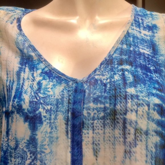 Vince Camuto Blue Tie Dye Handkerchief Top - Picture 2 of 5